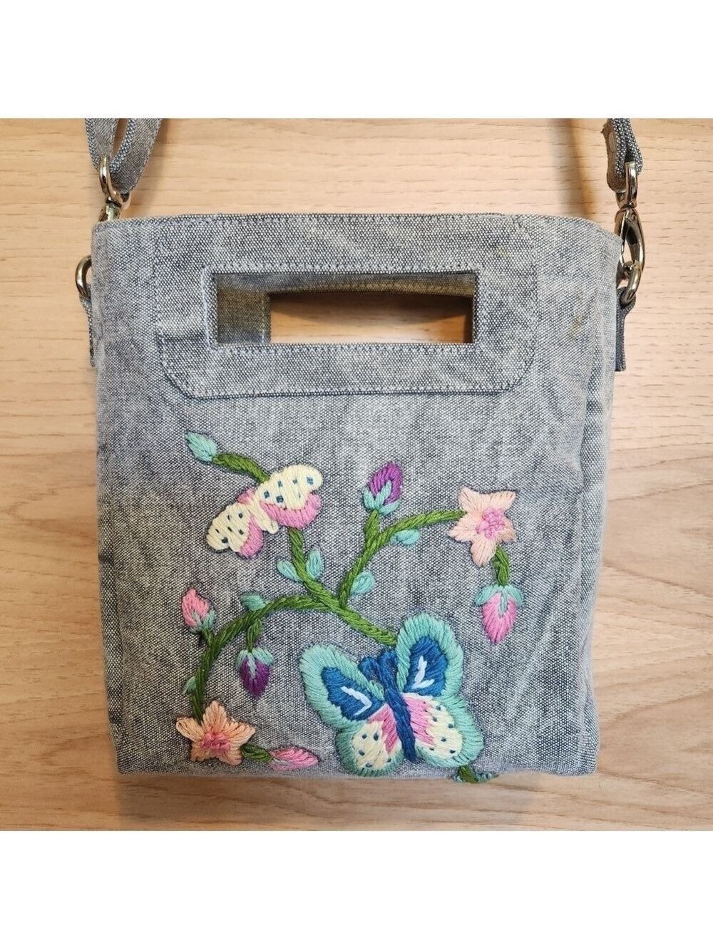 RAJ ANTHROPOLOGIE EMBROIDERED CROSSBODY SHOULDER REMOVABLE GRAY DENIM BAG NWOT - Picture 3 of 13
